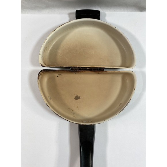 Vintage Mirro Green Folding Omelet Maker Pan With Recipes On Each Side - Picture 9 of 10